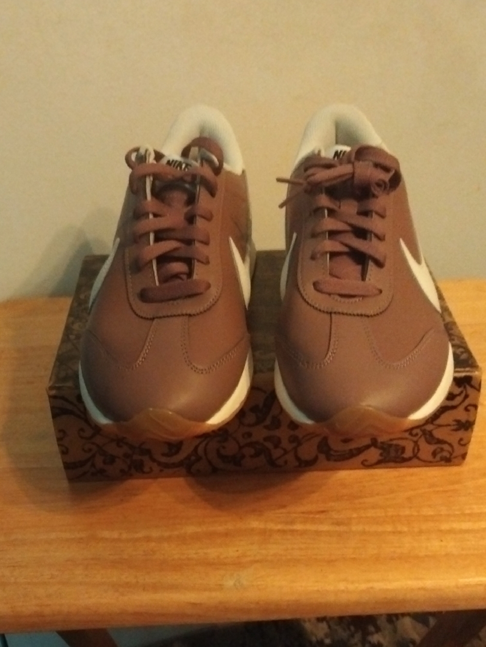 New Nike Womens Brown and White Casual Sneakers Size 9.5